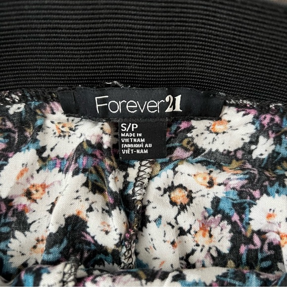 F21 Rayon Floral Short - Picture 4 of 5
